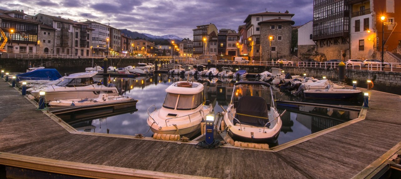 Hafen von Llanes Asturien